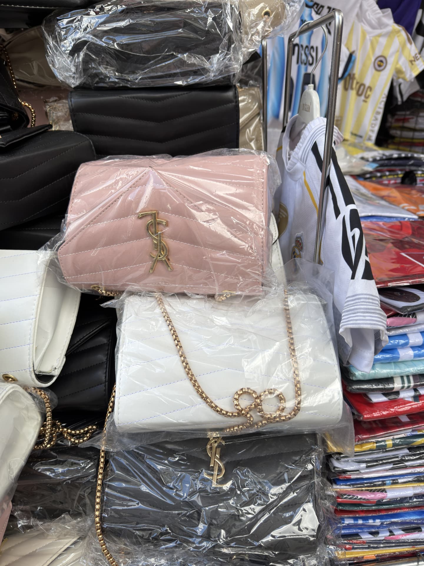 The Anthropology of Fake: Fashion, Imitation and Authenticity